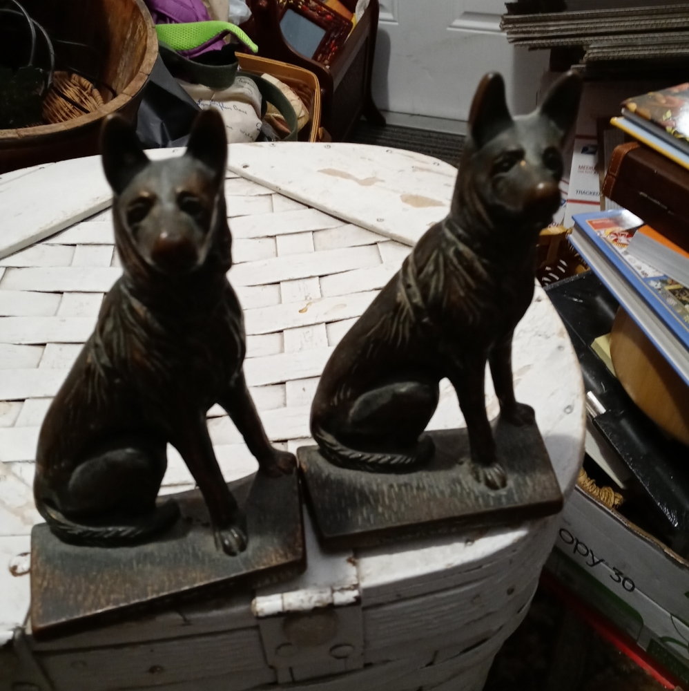 ๐ฆ
๐ANTIQUE PAIR OF GERMAN DOGS๐ ๐ ๐ทRARE๐ถFIRE๐ฅSALES!! ๐ฆฎ ๐โ๐ฆบ ๐ฉ ๐ - Picture 2 of 16